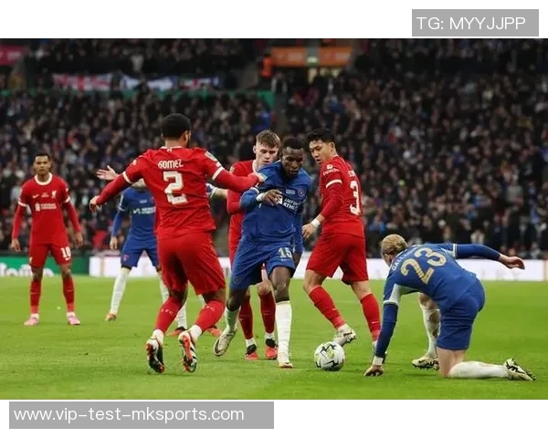 英超激战物利普迎战曼联双方争夺积分榜关键位置